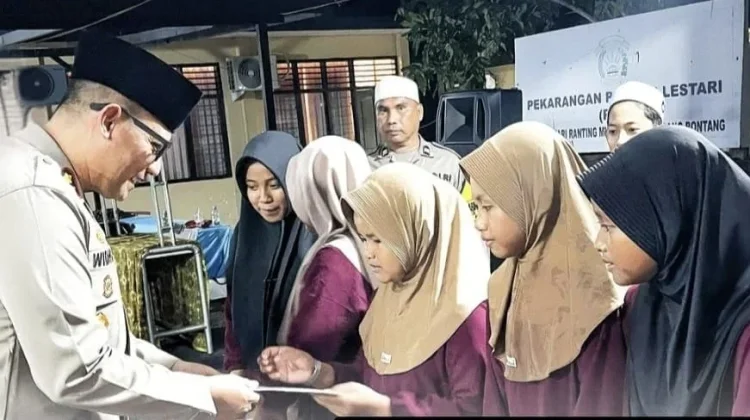 Kapolres Bontang Santuni Yatim di Muara Badak
