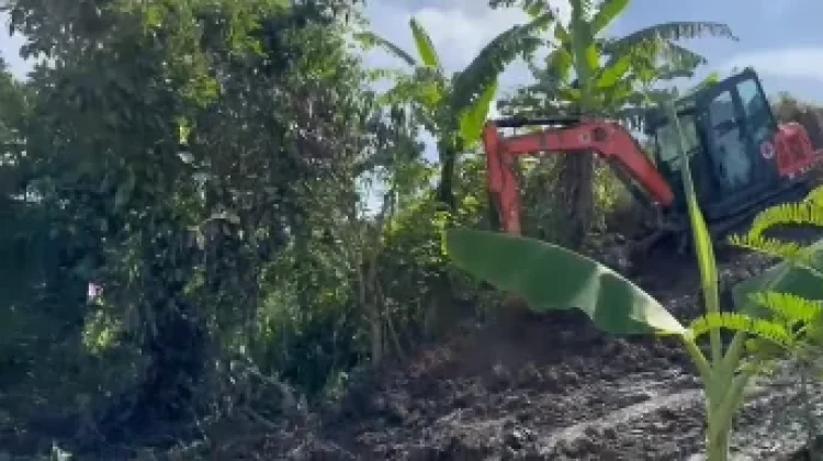 BPBD Samarinda Lakukan Penanganan Longsor di Jalan Perjuangan
