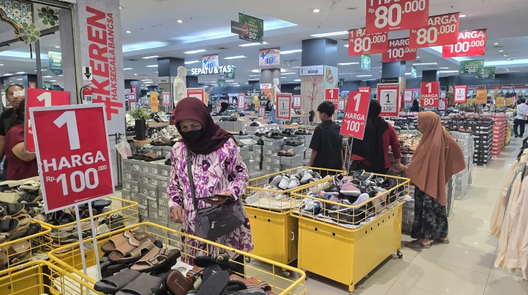 Sepuluh Hari Terakhir Ramadan, Mal Samarinda Dipadati Warga