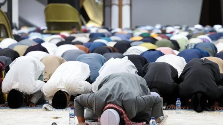 Ribuan Jamaah Melaksanakan Tarawih di Masjid Negara IKN