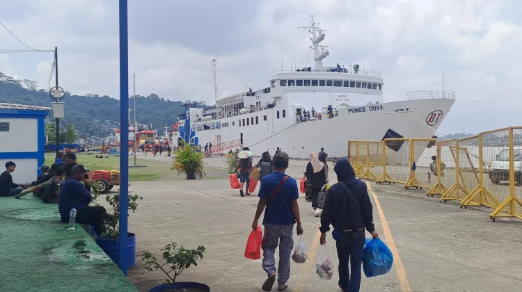 Puncak Arus Mudik di Pelabuhan Samarinda, Berangkatkan 1.697 Penumpang ke Parepare
