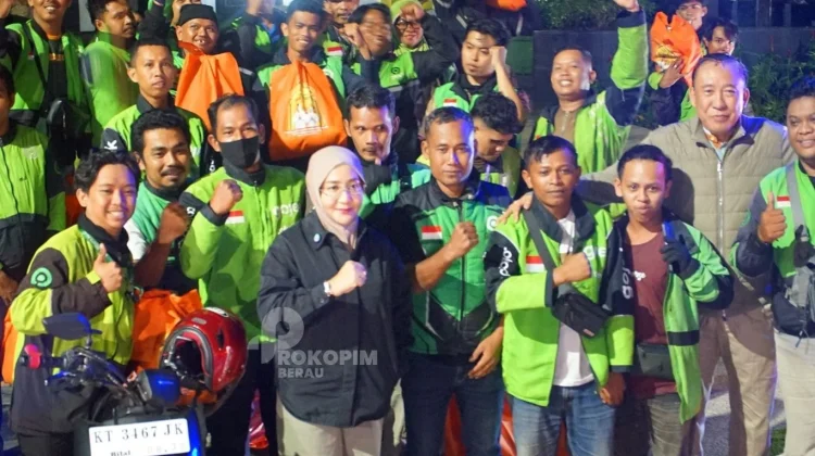 Bupati Berau Berbagi Sahur dan Sembako untuk Pengemudi Ojol di Ramadan