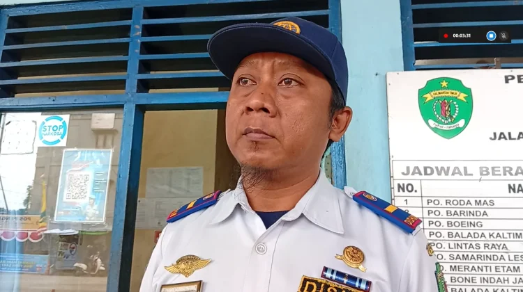 Bus Tidak Laik Operasi Diberi Stiker Merah di Terminal Sungai Kunjang