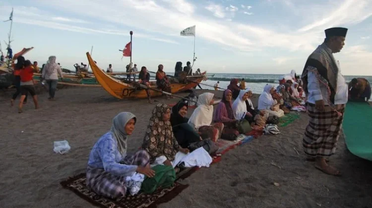 Mengenal Mancaliak Bulan, Tradisi Pantau Hilal ala Masyarakat Minang