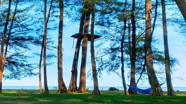 Wisata Pantai Samboja Ramai Dikunjungi Wisatawan