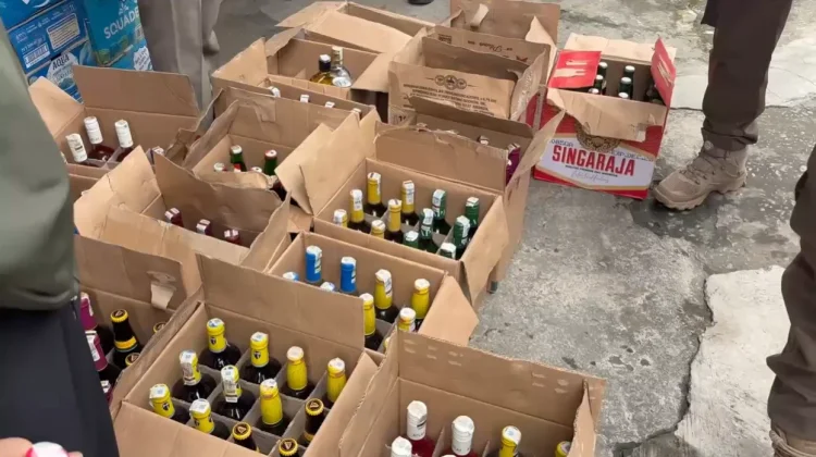 Satpol PP Samarinda Sita 300 Botol Miras dari Warung Kelontong di Jalan Imam Bonjol