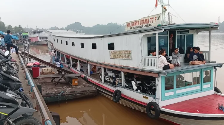 Catatan Reportase: Tradisi Mudik Sungai Mahakam dengan Kapal Motor
