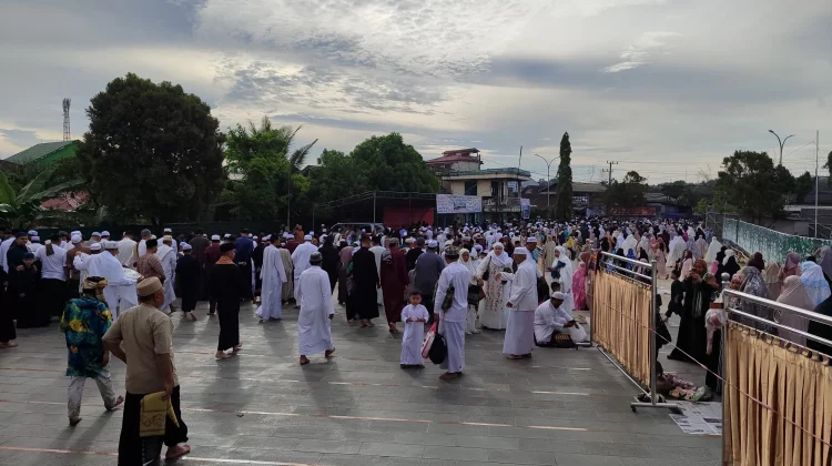 Kembali Difungsikan, Ribuan Jemaah Salat Idulfitri 1547 H di Masjid Ash Shabirin