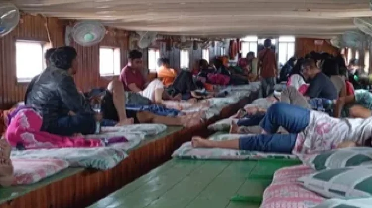 Cerah Berawan Pagi Mahakam Ulu Mengalir