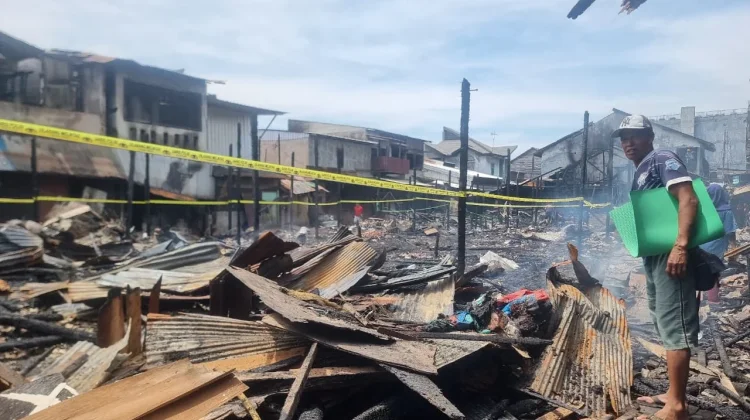 Pasca Kebakaran, Pedagang Pasar Segiri Berjuang Bangun Lapak Dari Nol