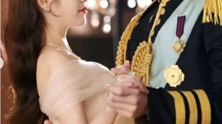 MBC Rilis Poster “Perfect Crown”, IU dan Byun Woo Seok Tampilkan Nuansa Bak Dongeng