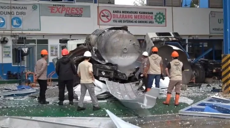 Truk Oksigen Meledak di Bengkel Hino Balikpapan, Polisi Selidiki Kelalaian