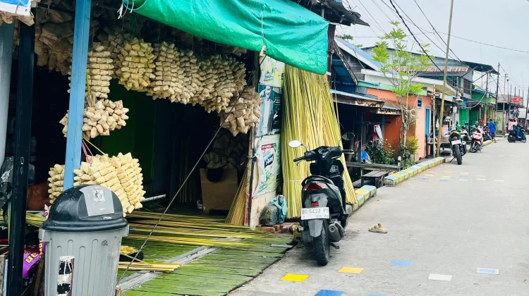Libatkan Generasi Muda, Kampung Ketupat Samarinda Jaga Warisan Budaya
