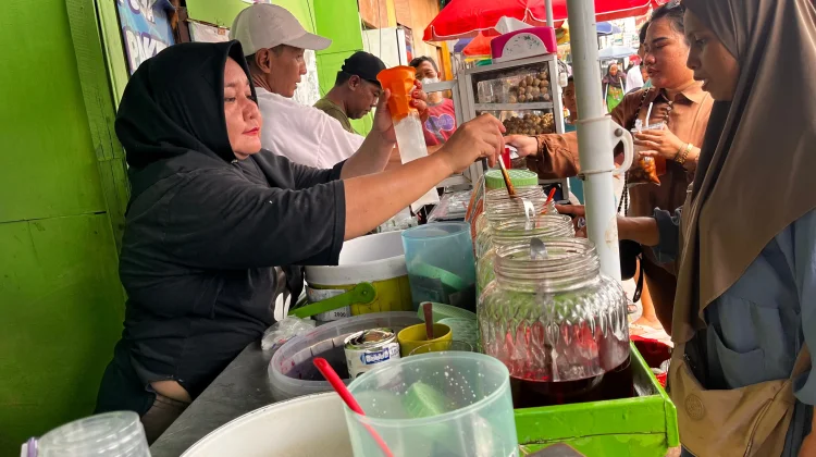 Harga Plastik Naik, Pedagang Kecil Samarinda Putar Strategi Bertahan