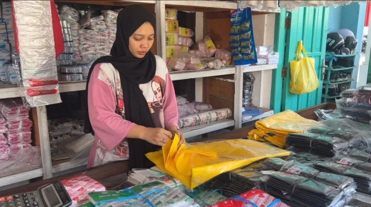 Harga Plastik Naik 60 Persen, UMKM Balikpapan Pangkas Porsi Dagangan