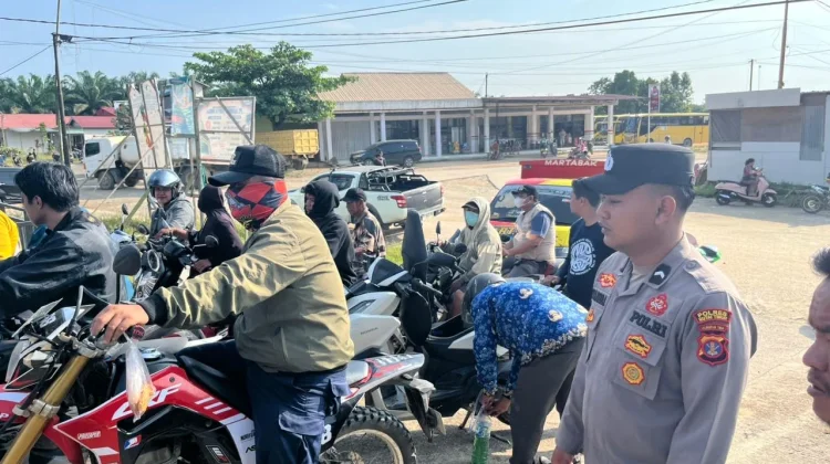 Polsek Muara Wahau Kawal Distribusi BBM, Antrean Tetap Terkendali