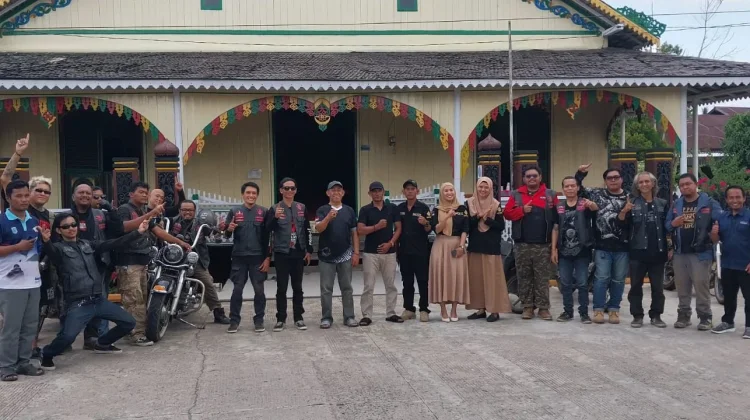 Klub Motor 1 Percent Kaltim Sambangi Museum Sadurengas untuk Lestarikan Budaya