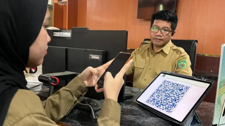 Disdukcapil Kutim Wajibkan Aktivasi IKD untuk Layanan