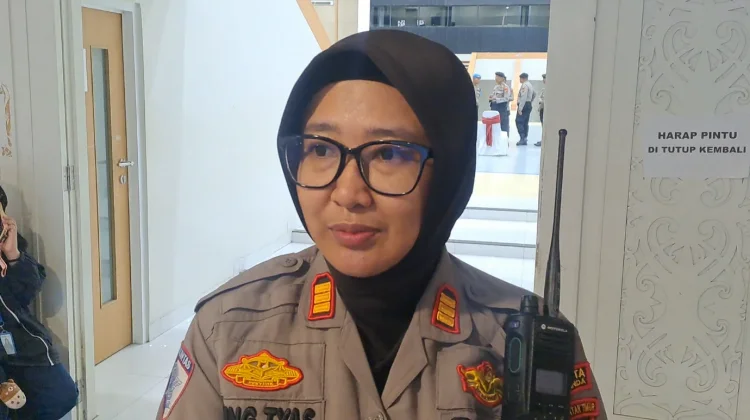 Semangat Kartini di Lapangan, 52 Polwan Samarinda Amankan Aksi Demo 214