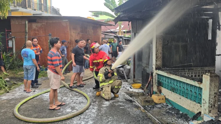 Kebakaran Hanguskan Rumah Kontrakan di Berau