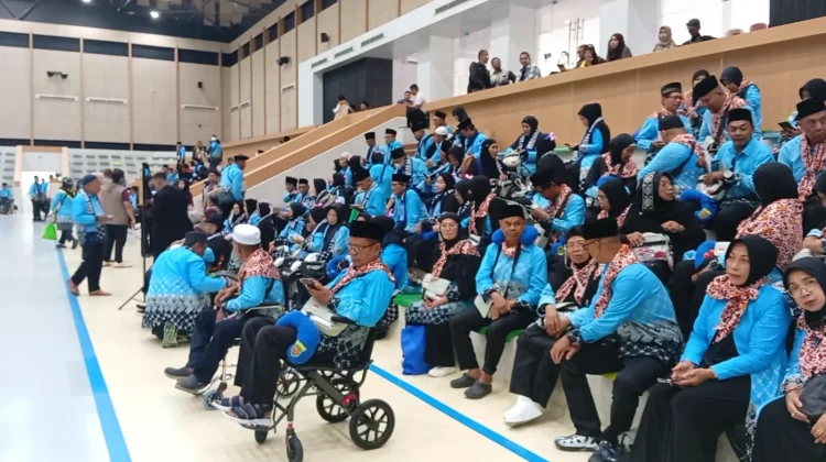 Wali Kota Samarinda Bekali Jamaah Haji dengan Sangu dan Pesan Kesehatan