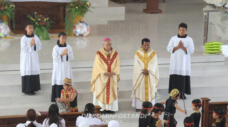 Misa Paskah Sambut Suster FSGM Mahakam Ulu