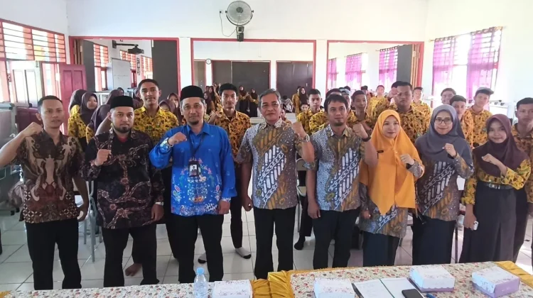 73 Siswa SMKN 1 Rantau Pulung Ikuti Bimbingan Remaja Usia Sekolah