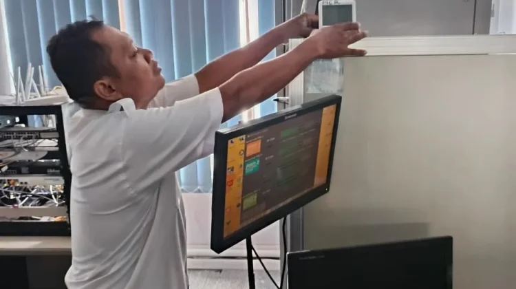 Termometer Digital Jaga Suhu Ideal Studio Siaran Profesional