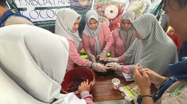 Peringati Hari Bumi, Pertamina Hijaukan Bantaran Karang Mumus Bersama Warga