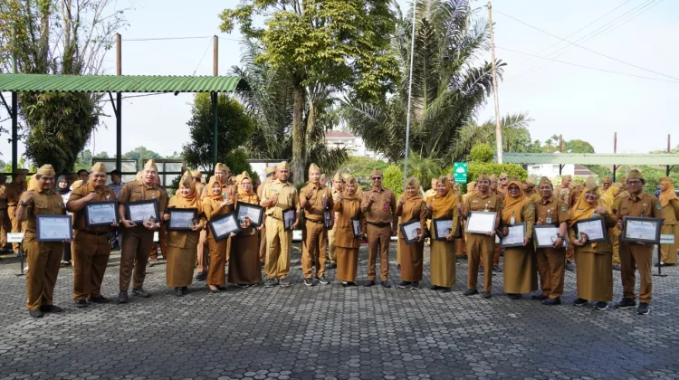 Pegawai Disbun Kaltim Raih Penghargaan Atas Kinerja Terbaik