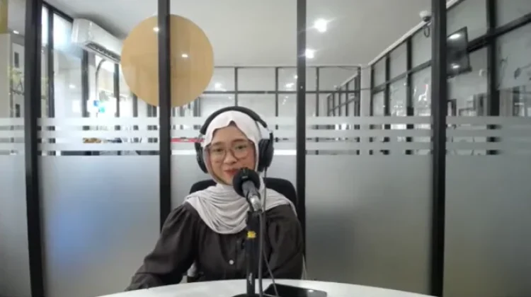 Dari Lemari Pribadi , Azhizah Kembangkan Usaha Preloved dan Fashion Brand