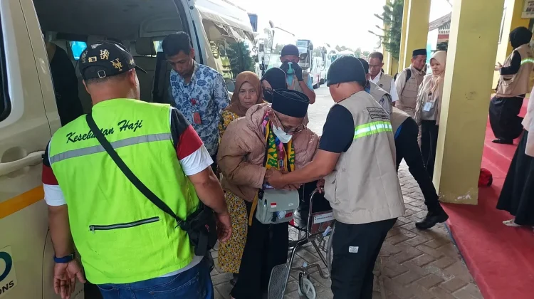Jemaah Haji Lansia dan Pengguna Kursi Roda Dapat Pendampingan Khusus