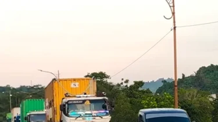 Halo RRI : Truk Kontainer Besar Dinilai Membahayakan Pengendara di Samarinda