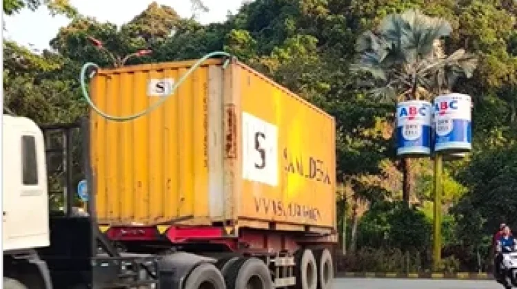 Halo RRI : Truk Kontainer Besar Dinilai Membahayakan Pengendara di Samarinda