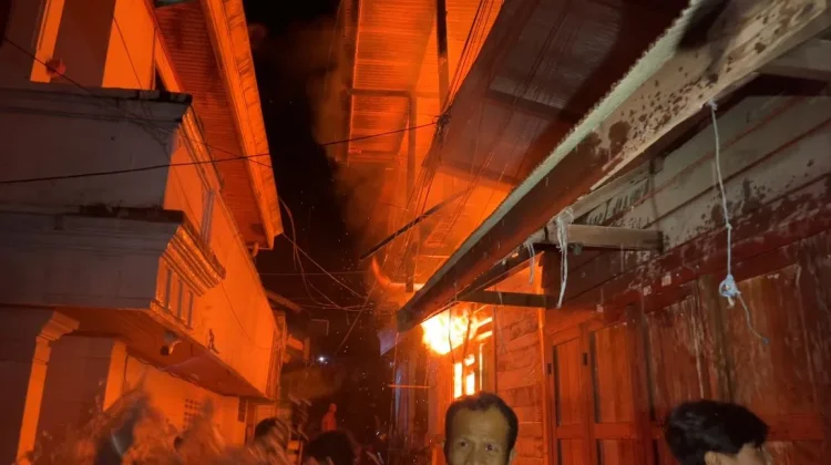 Pria Diduga ODGJ Picu Kebakaran, Dua Rumah Ludes di Samarinda