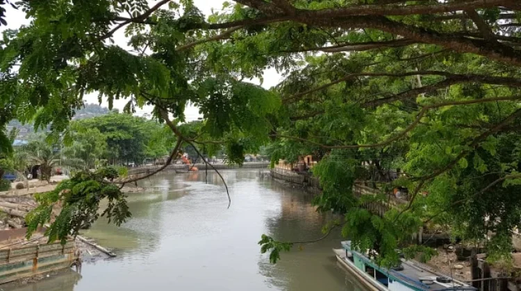 Halo RRI : Warga Soroti Kebersihan dan Keamanan Turap Sungai Mahakam