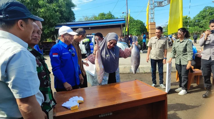 Pasar Ikan Murah Diserbu Warga, Bupati Tegaskan Komitmen Perkuat Sektor Perikanan