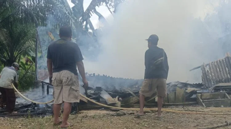 Diduga Dipicu Tabung Gas, Rumah Warga di Kaubun Kutim Ludes Terbakar