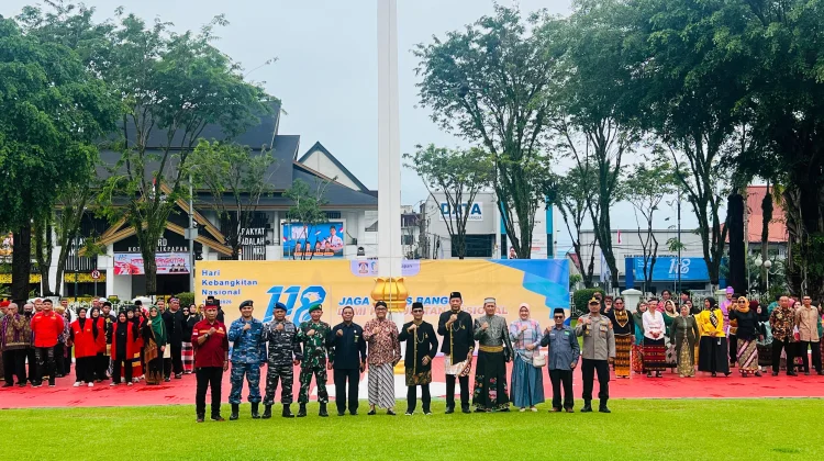 Upacara Harkitnas Balikpapan Dihiasi Ragam Baju Adat Nusantara