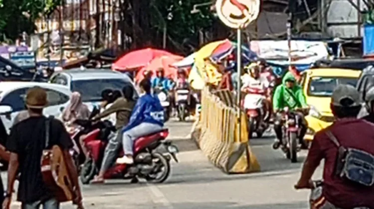 Halo RRI : Dishub Samarinda Tanggapi Keluhan Jalan Pesut