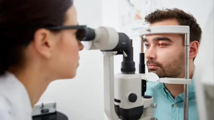 Kenali Awal Gejala Saraf Retina Putus pada Bola Mata
