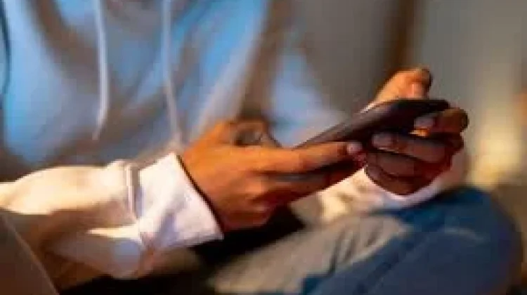 Kenali Gejala Awal Kecanduan Konten Dewasa pada Remaja