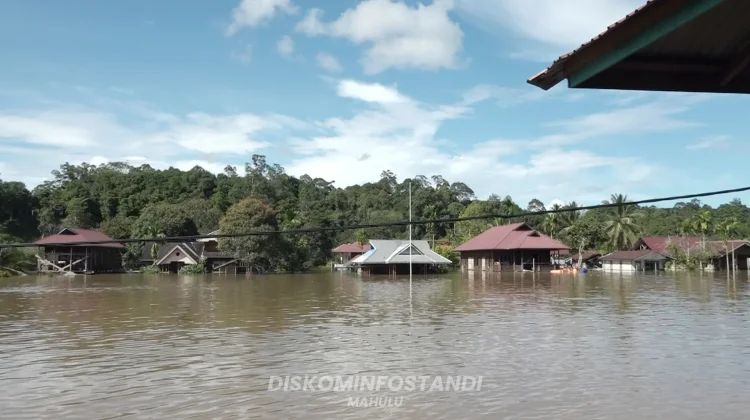 Pemkab Mahulu Salurkan Bantuan Korban Banjir