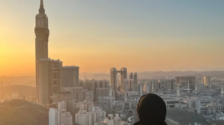 Menikmati Panorama Senja Makkah dan Pusat Kuliner Nusantara Bukit Khandamah