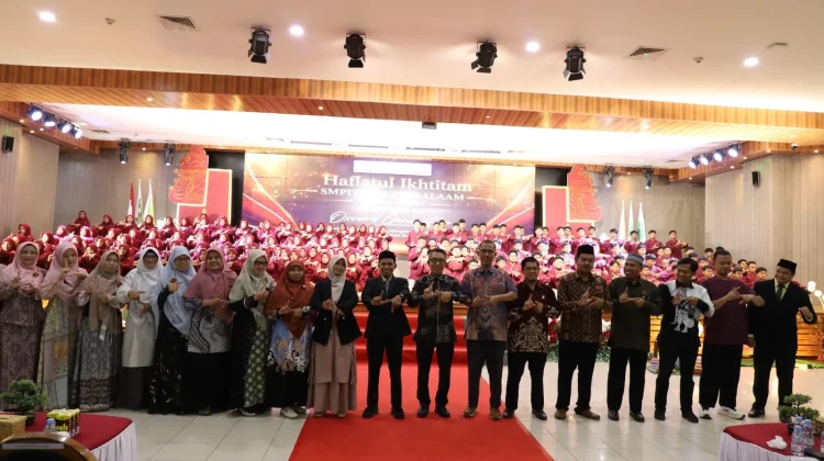 Bupati Kutim Hadiri Haflatul Ikhtitam SMPIT Daarussalaam Angkatan ke-17