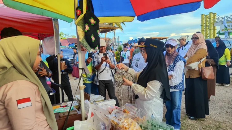 Bupati Berau Borong Produk UMKM Pulau Besing
