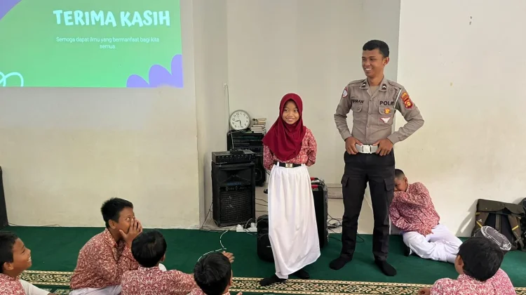 Polantas Menyapa Edukasi Tertib Lalu Lintas Siswa di Penajam