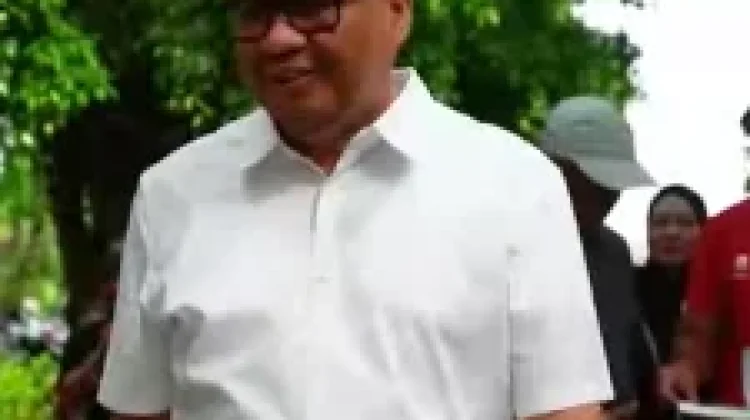 Ratusan Petugas Kebersihan Kukar Terima Seragam Kerja Baru