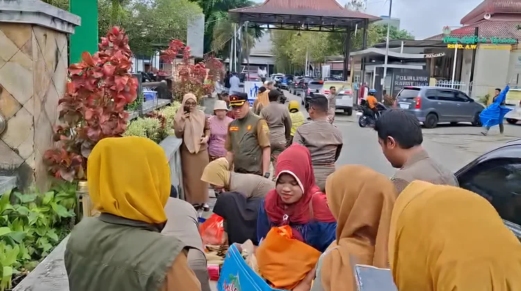 Trotoar RS AWS Dipenuhi PKL, Satpol PP Samarinda Turun Tangan