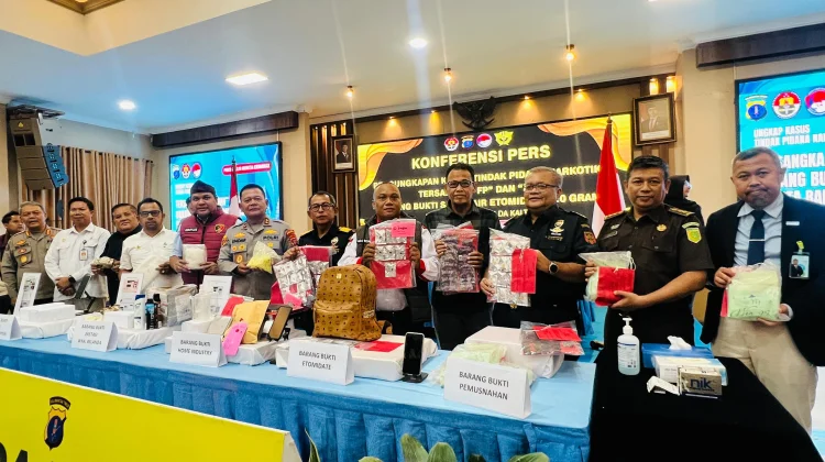 Bongkar Jaringan Internasional, Polda Kaltim Ringkus WNA Pembawa Ekstasi Maut
